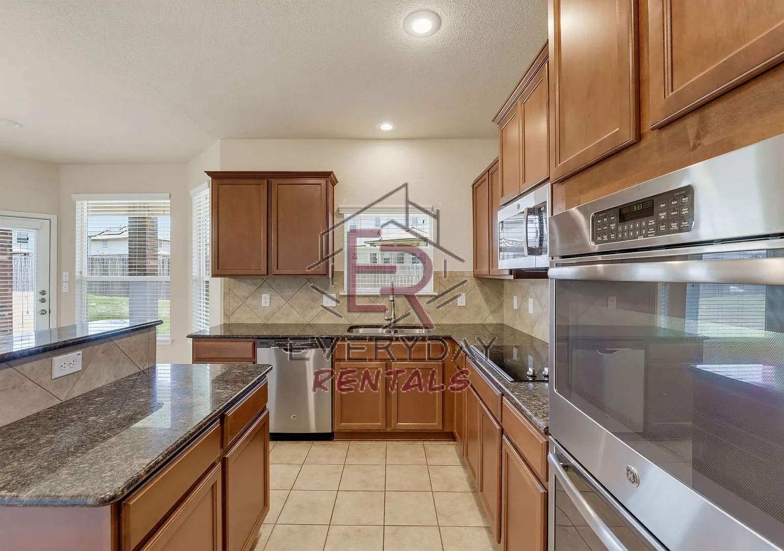 4 bedroom with an office located in Yowell Ranch with Rent Special — Photo 2