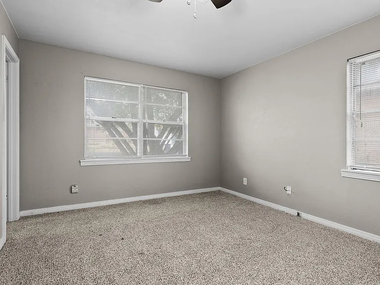 110 North Dr — Photo 7