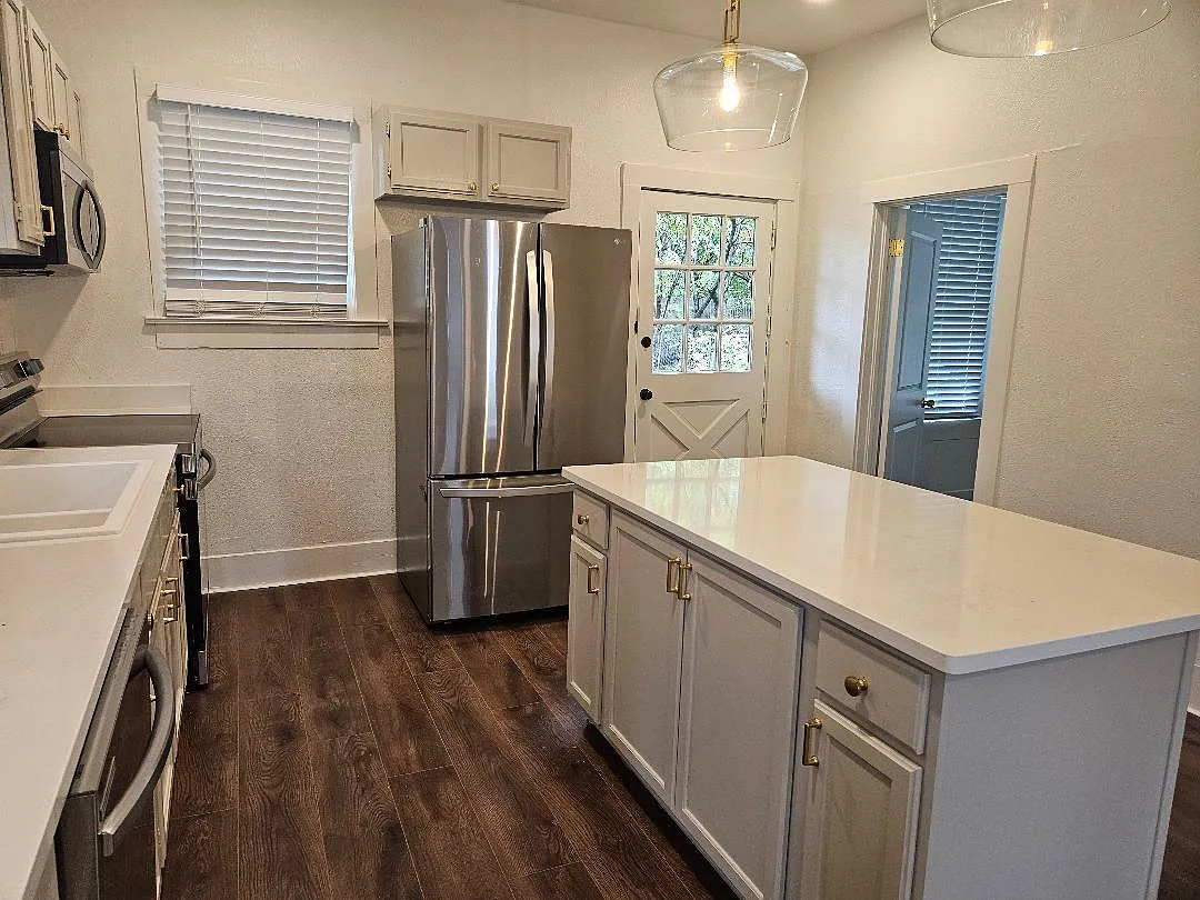 2 bed, 1.5 bath, 1064 sqft, $1,675 — Photo 3
