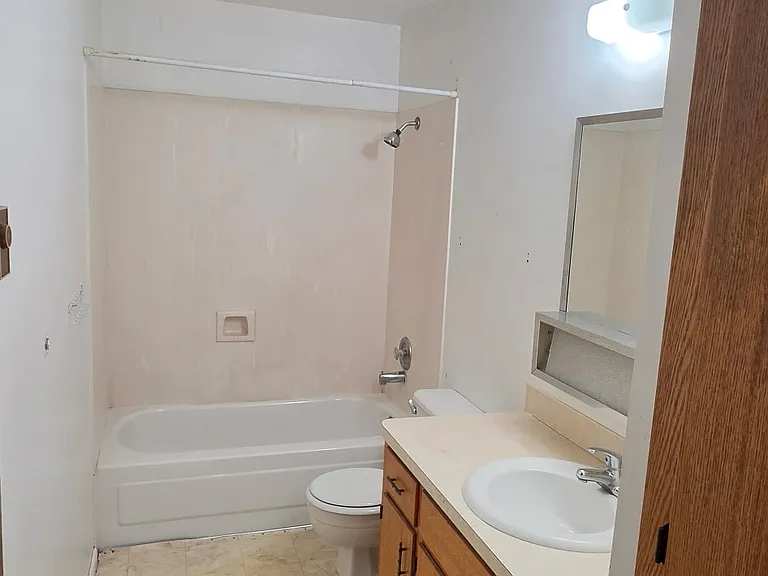 350 Moonlite Dr — Photo 2