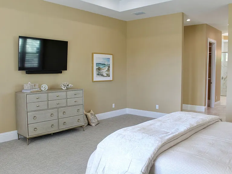 224 N Riverside Dr — Photo 21