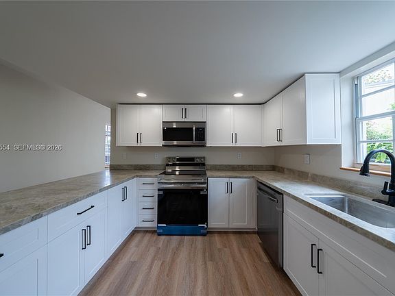 3rd image of 374 Flagami Blvd