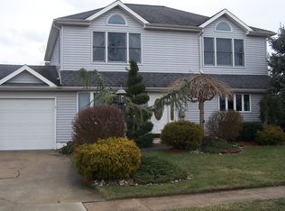 17 Woodshore East, OLD BRIDGE, NJ 08857