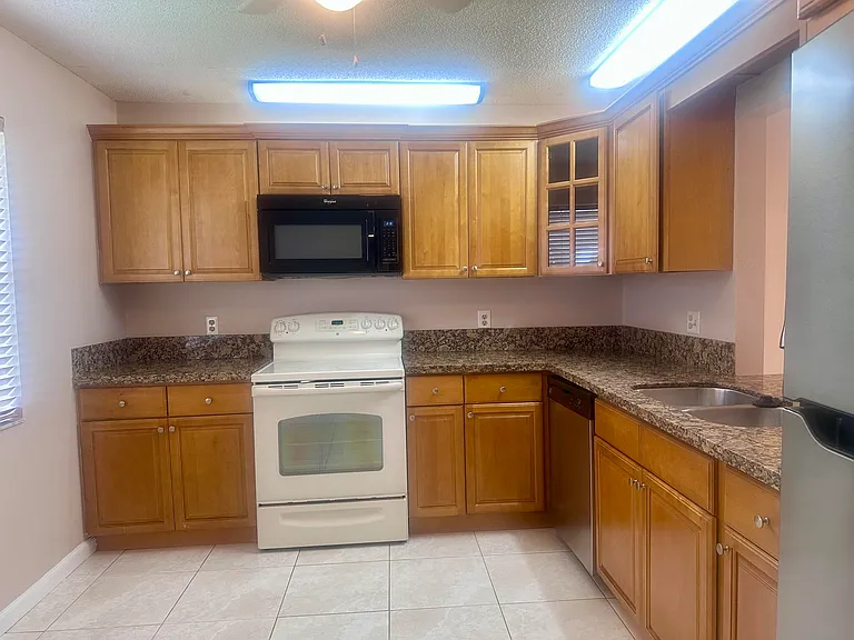 23343 SW 54th Way #A — Photo 7
