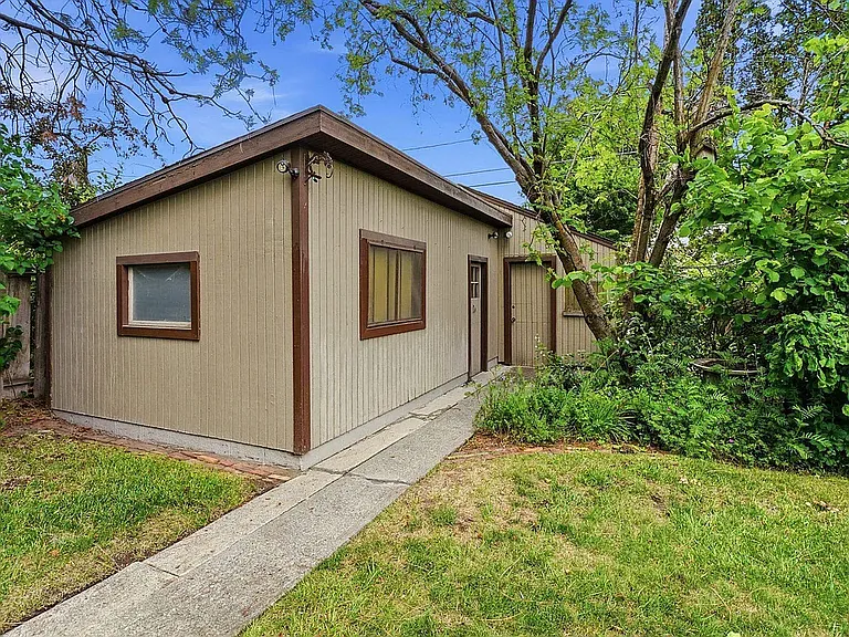 2628 W Olympic Ave — Photo 12