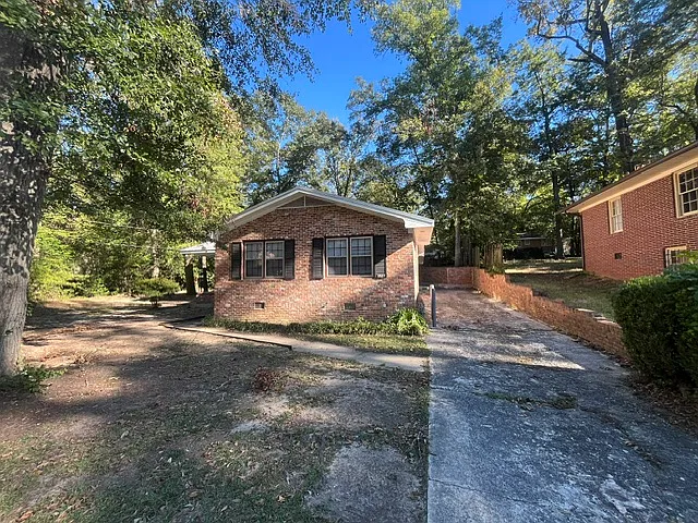 3 bed, 1.5 bath, 1349 sqft, $1,100 — Photo 2