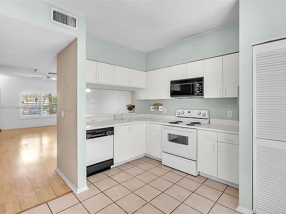 3rd image of 20 Truman Dr #20