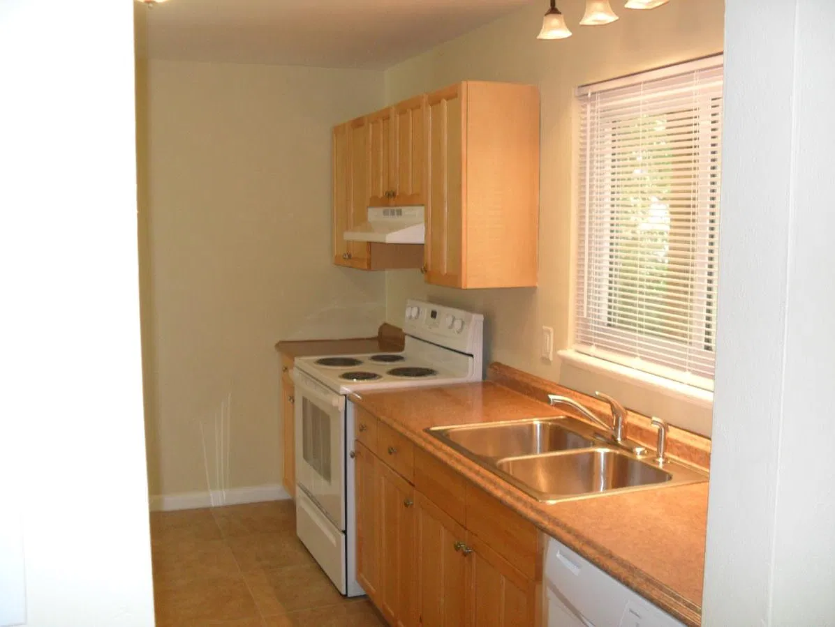 3 bed, 1616 sqft, $2,200 — Photo 3