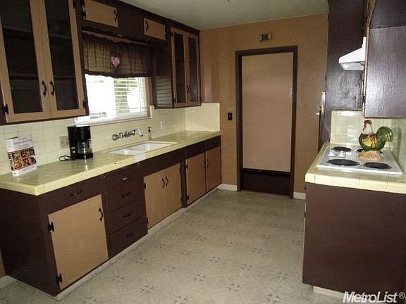 5th image of 2212 Newport Dr
