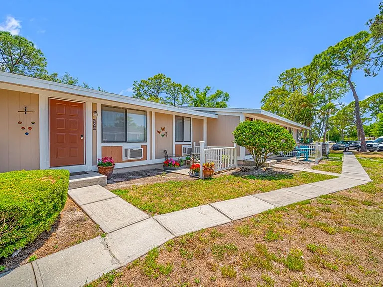 Apollo Beach Villas — Photo 10
