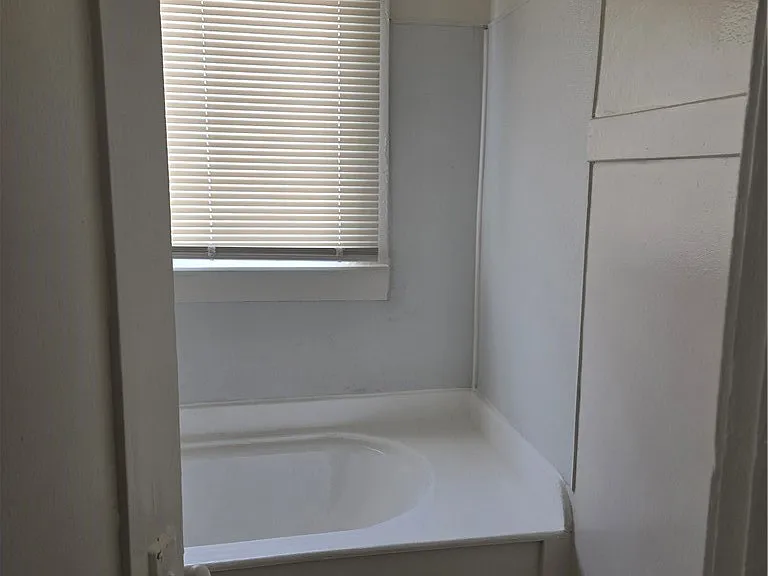 942 E 2nd St #15 — Photo 14
