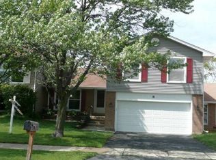 8 Majestic Dr, Lombard, IL 60148