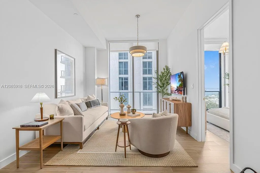 1 bed, 1.0 bath, $6,500 — Photo 2