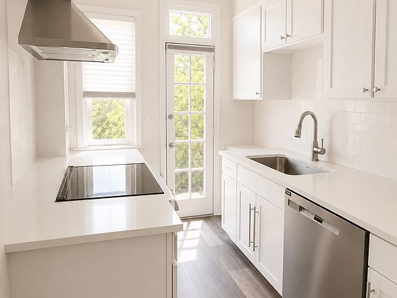 5th image of 1356 N Pearl St APT 304