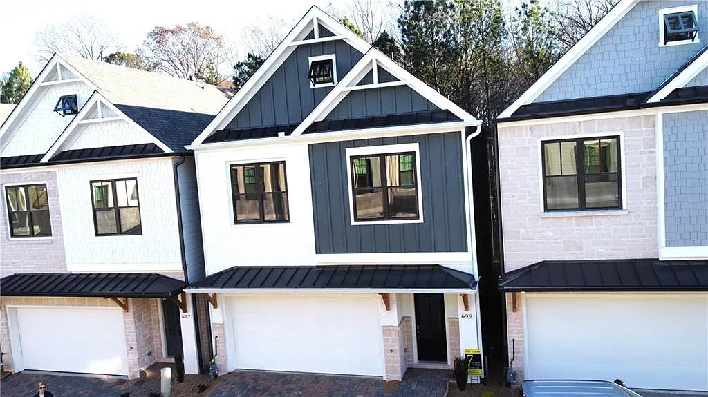 3 bed, 2.5 bath, 2024 sqft, $3,300 — Photo 1