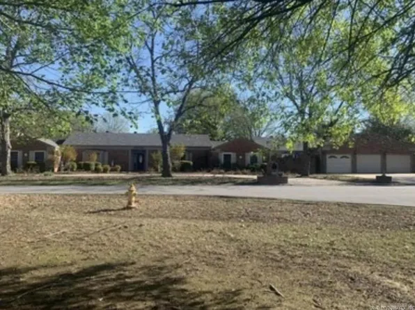 1919 Strait Pl, Stuttgart, AR 72160