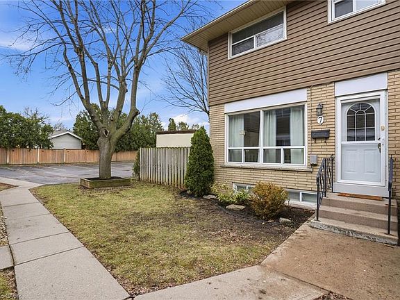 3rd image of 914 Mohawk Rd E #7