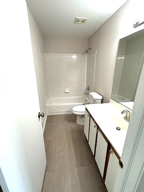 2 bed, 2.5 bath, 1172 sqft, $2,500 — Photo 2