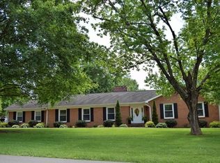 105 Deepwood Dr, Hopkinsville, KY 42240