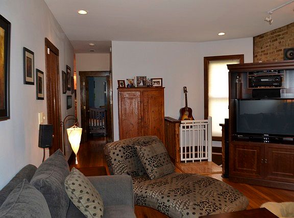 3rd image of 4510 N Greenview Ave APT 1N