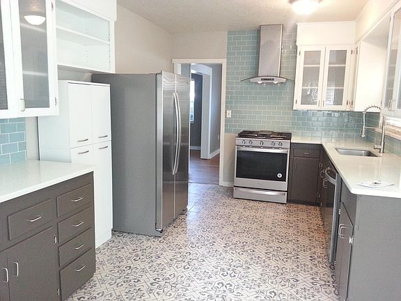3rd image of 648 SE 32nd Ave