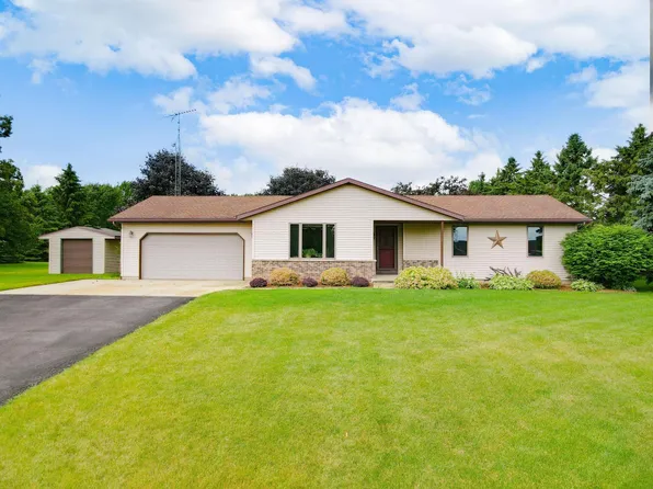 N821 Lake View Dr, Reeseville, WI 53579