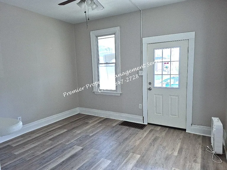 1521 4th Ave — Photo 2