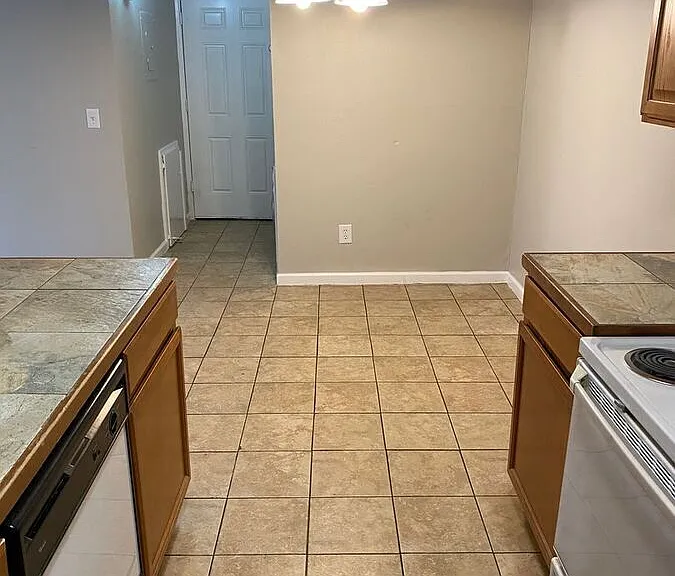 851 S Uravan Ct #B — Photo 4