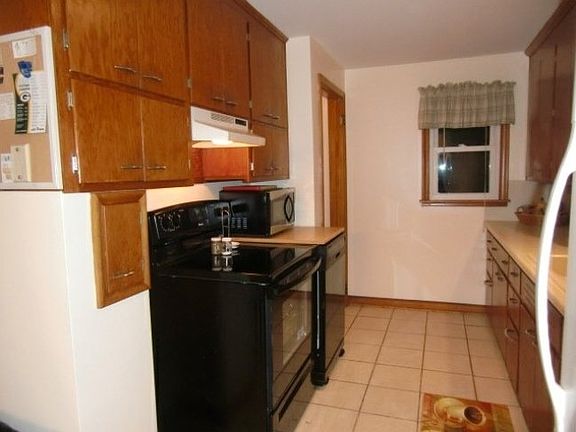 3rd image of 151611 Robin Ln