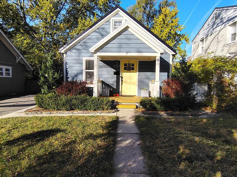 241 N Helen Ave — Photo 2