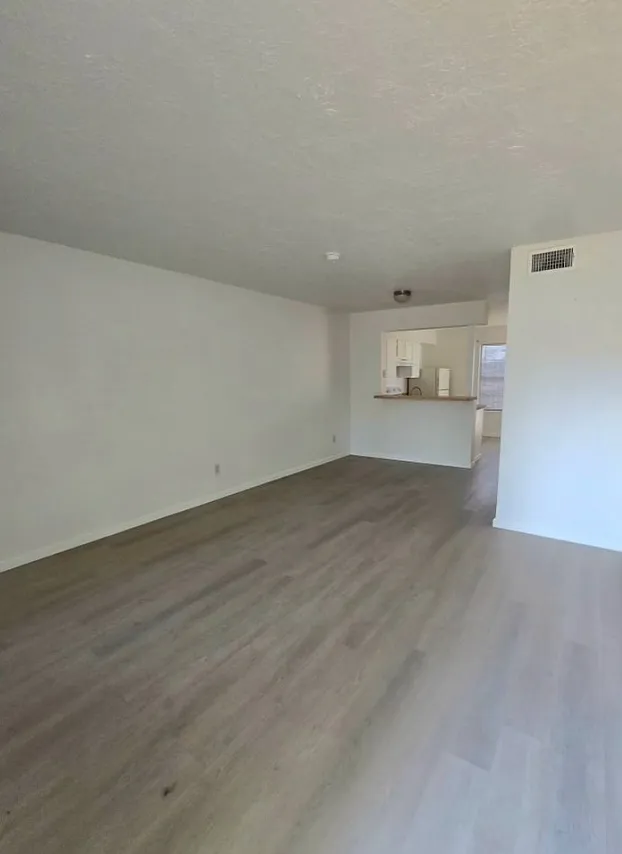 2 bed, 1.5 bath, 900 sqft, $1,150 — Photo 2