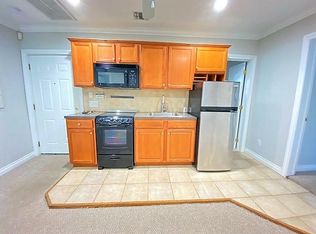 14 New St #B, Huntington, NY 11743