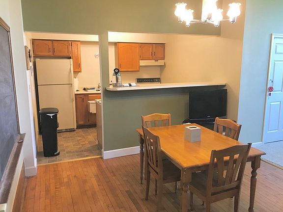 5th image of 917 Madison St APT 203