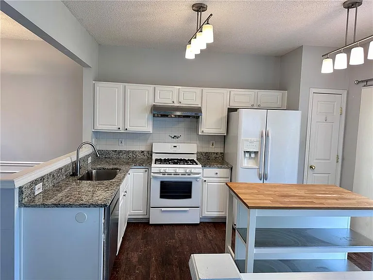 6004 Falling Water Ct — Photo 7