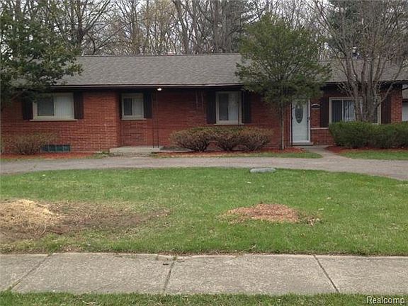 2nd image of 23445 Russell St
