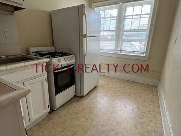 The Benson Apartment Building — Photo 4