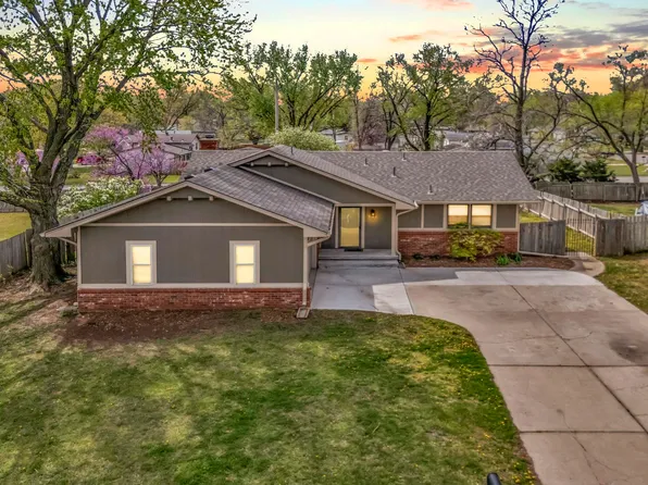 501 E Derby Hills Dr, Derby, KS 67037