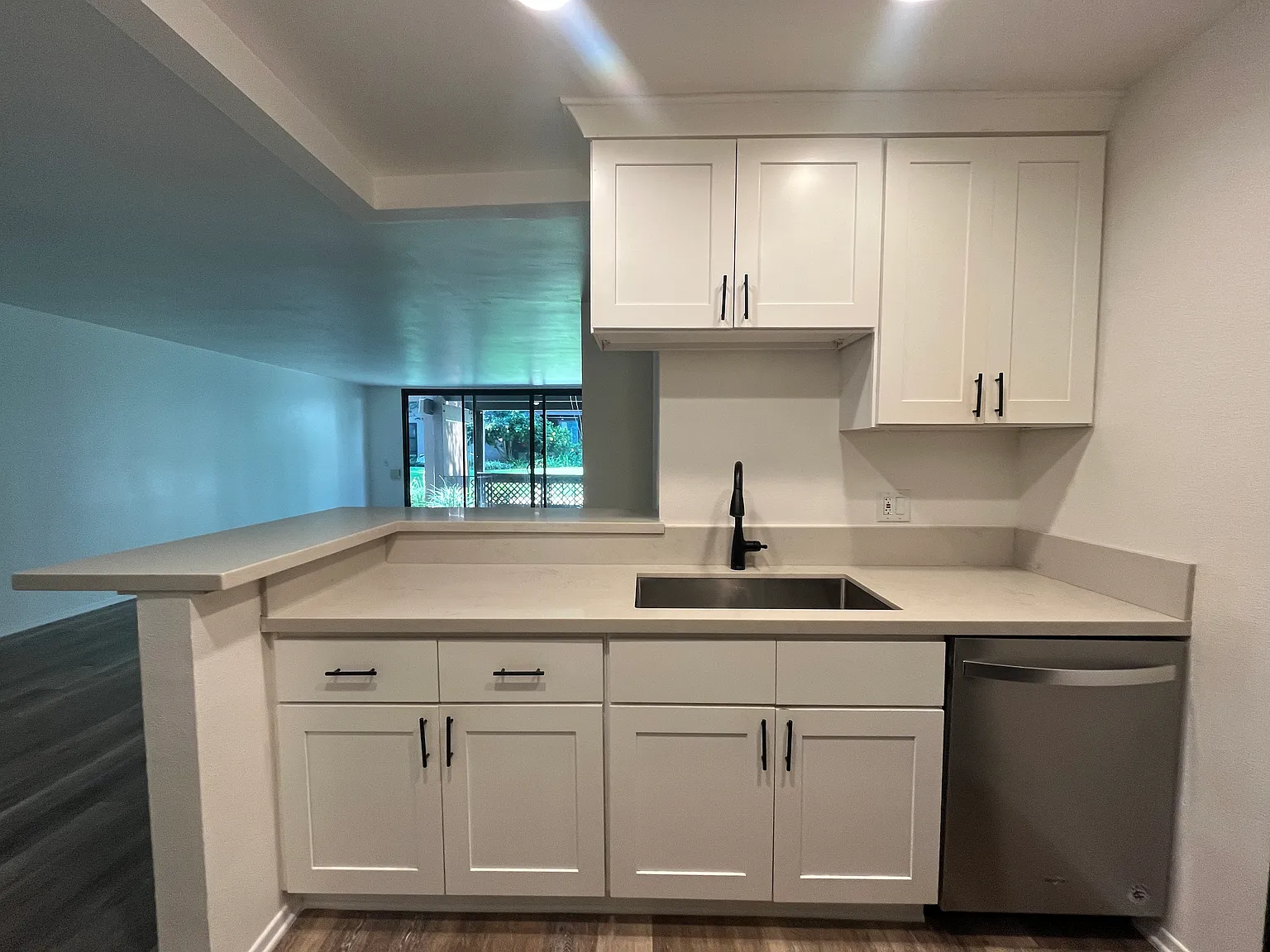 2 bed, 1048 sqft, $3,300 — Photo 3