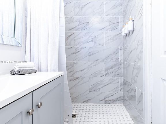 4th image of 2748 NE 32nd St #3
