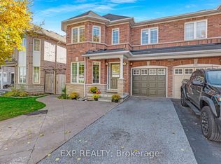 168 Wainscot Ave, Newmarket, ON L3X 2X4