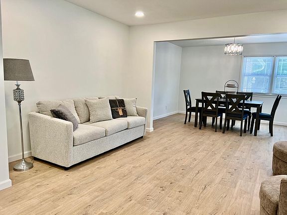 5th image of 17272 Lawrence 2220
