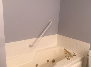 451 Town Place Cir APT 205, Buffalo Grove, IL 60089