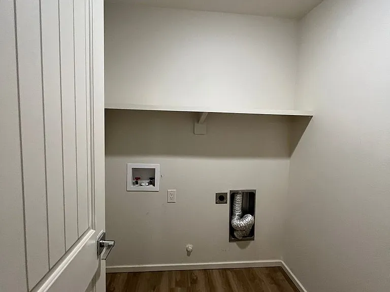 1107 E La Brea Ave — Photo 12