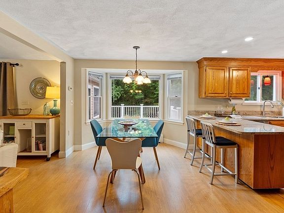 3rd image of 56 Monteiro Way