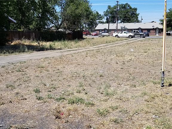 4th image of 925 N Grape Dr