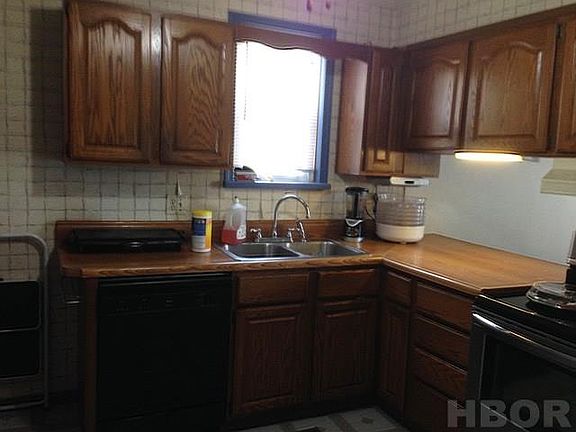 3rd image of 614 W Fremont St