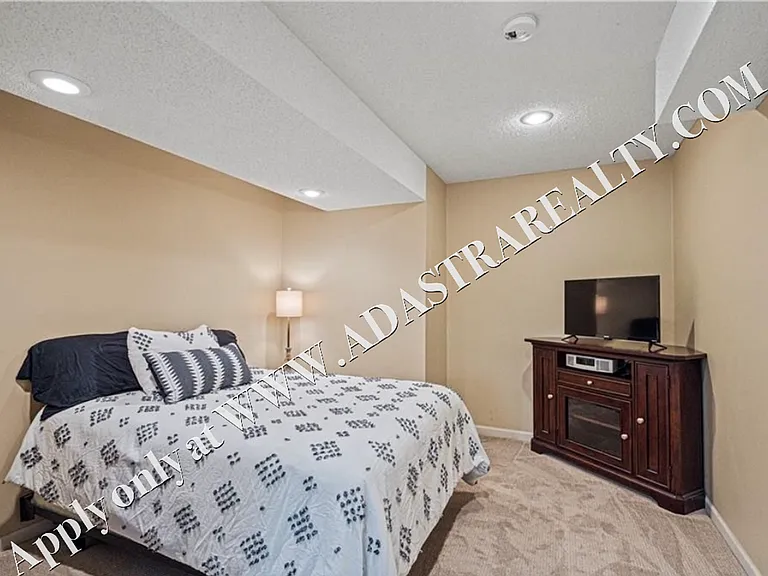 4904 W 157th St — Photo 31