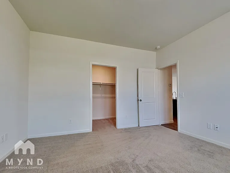 1056 Banyon Tree Ln — Photo 8