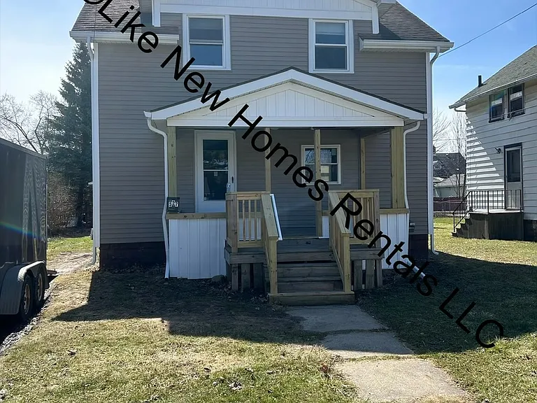 527 Fletcher St — Photo 1