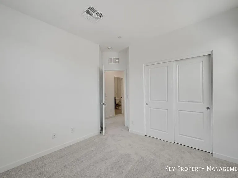 239 Freeport View Pl — Photo 12